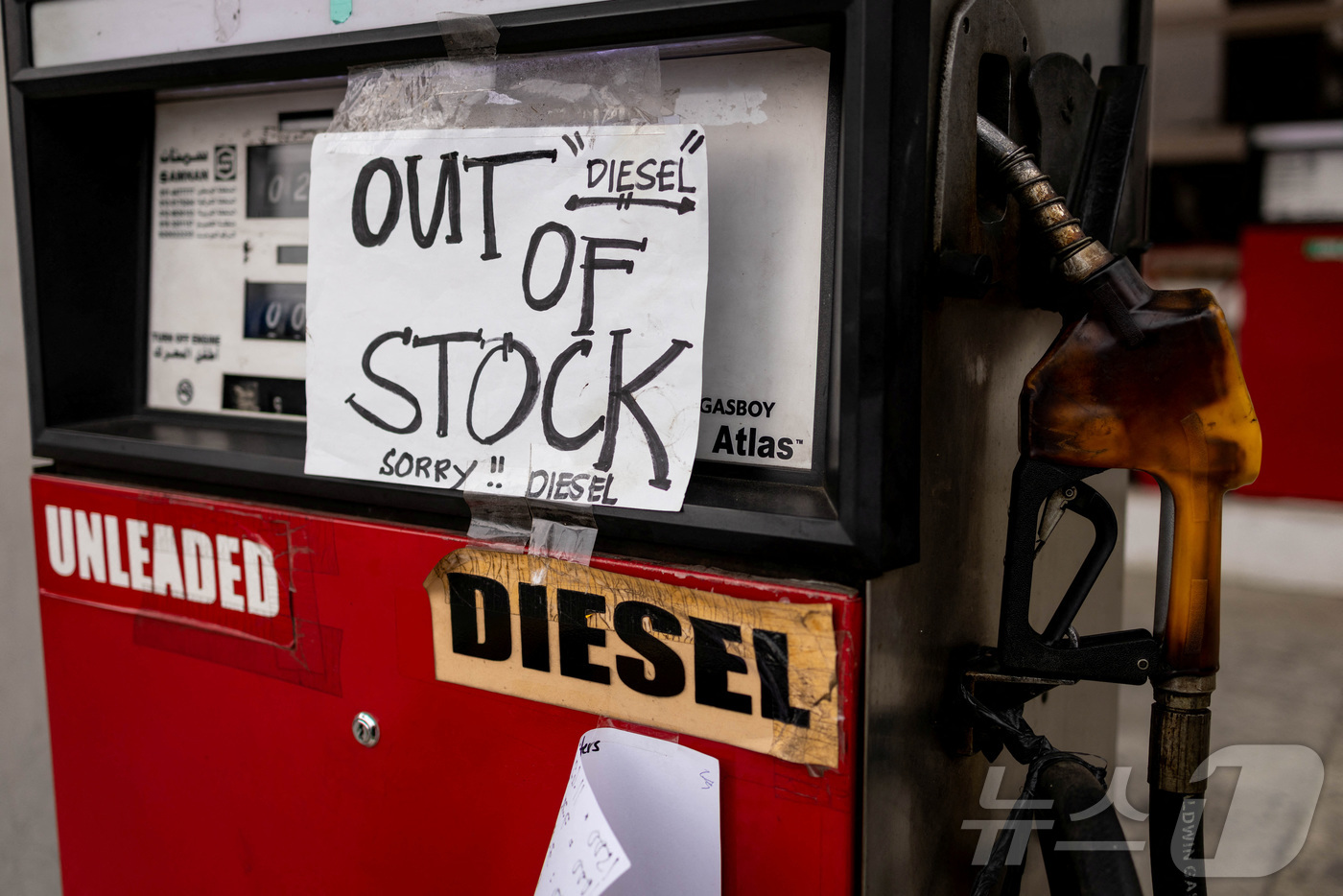 (투바 로이터=뉴스1) 이창규 기자 = 31일(현지시간) 필리핀의 한 주유소에 재고 없음 안내문이 붙었다. 2026.4.7./뉴스1ⓒ 로이터=뉴스1