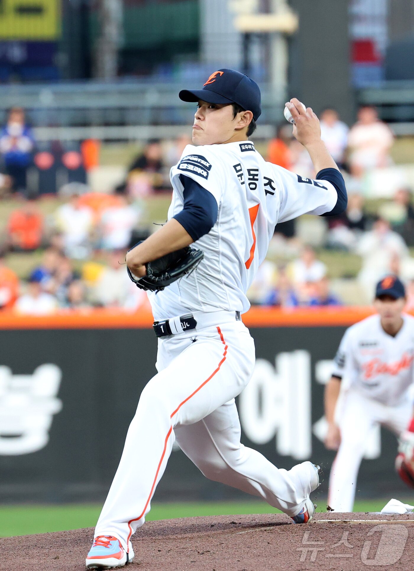 본문 이미지 - 14일 대전 한화생명볼파크에서 열린 2026 신한 SOL KBO리그 삼성 라이온즈와 한화 이글스의 경기에서 한화 문동주가 선발 투구하고 있다. 2026.4.14 ⓒ 뉴스1 김기남 기자