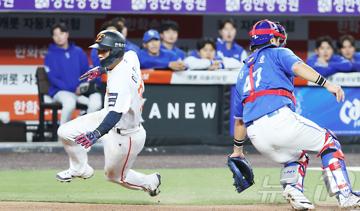 (대전=뉴스1) 김기남 기자 = 14일 대전 한화생명볼파크에서 열린 2026 신한 SOL KBO리그 삼성 라이온즈와 한화 이글스의 경기에서 3회말 한화 페라자의 선취 1타점 2루타 …