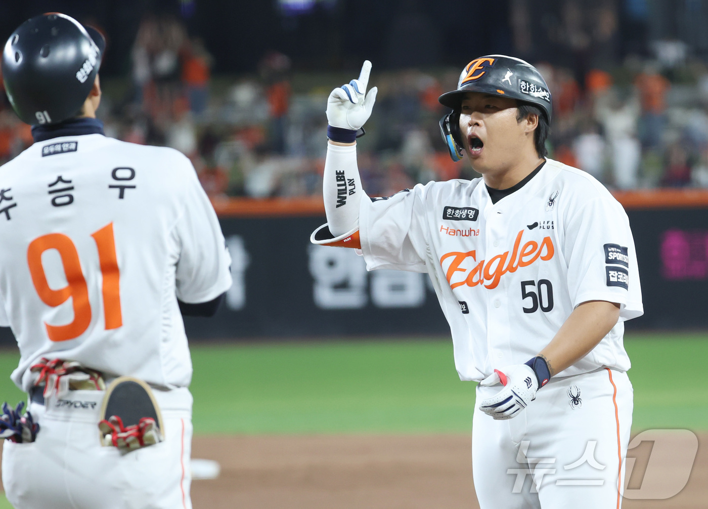 (대전=뉴스1) 김기남 기자 = 14일 대전 한화생명볼파크에서 열린 2026 신한 SOL KBO리그 삼성 라이온즈와 한화 이글스의 경기에서 3회말 한화 강백호가 1타점 안타를 친뒤 …