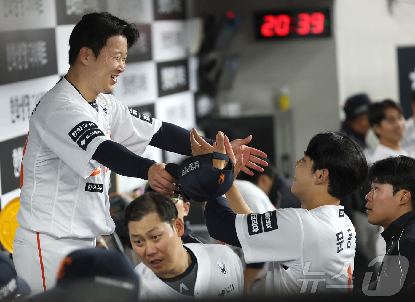 (대전=뉴스1) 김기남 기자 = 14일 대전 한화생명볼파크에서 열린 2026 신한 SOL KBO리그 삼성 라이온즈와 한화 이글스의 경기 6회초 2사 만루 상황, 한화 김종수가 호투 …