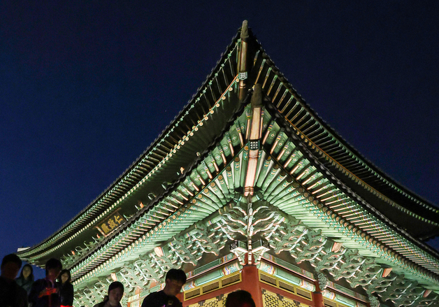 달빛 아래에서 만나는 창덕궁 인정전