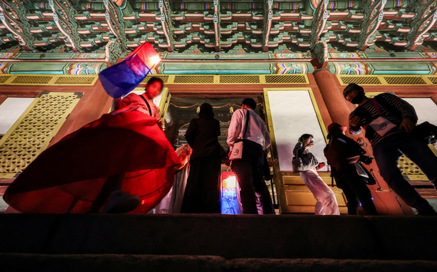 청사초롱 들고 창덕궁 달빛기행