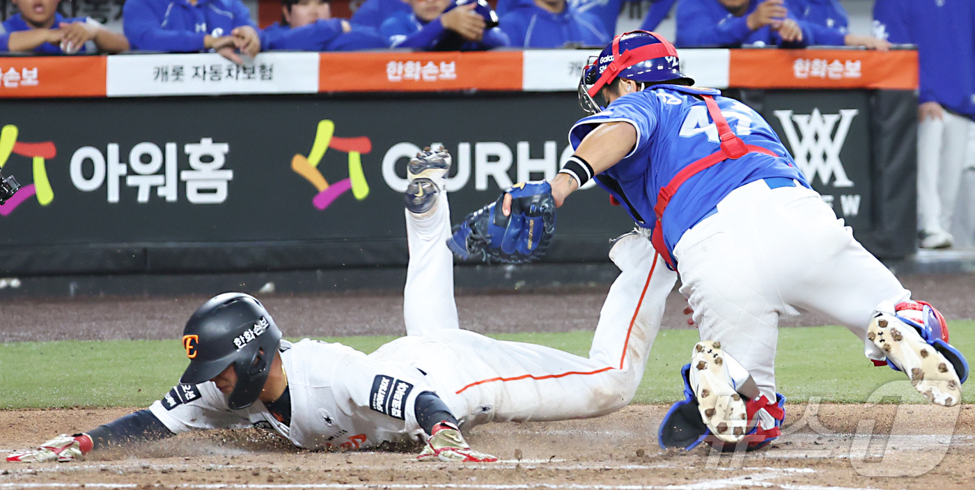 (대전=뉴스1) 김기남 기자 = 14일 대전 한화생명볼파크에서 열린 2026 신한 SOL KBO리그 삼성 라이온즈와 한화 이글스의 경기에서 6회말 2사 3루주자 이원석이 홈에 쇄도 …