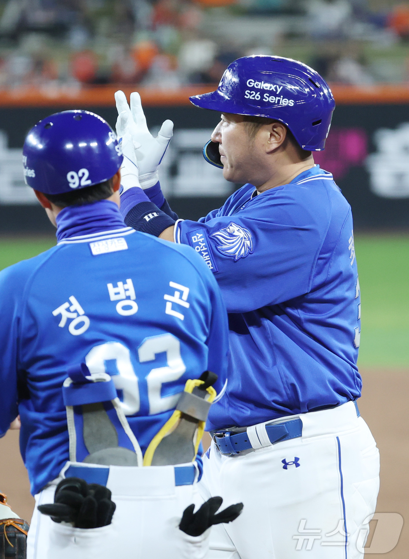 (대전=뉴스1) 김기남 기자 = 14일 대전 한화생명볼파크에서 열린 2026 신한 SOL KBO리그 삼성 라이온즈와 한화 이글스의 경기 7회초 무사 1루 상황, 삼성 최형우가 안타 …