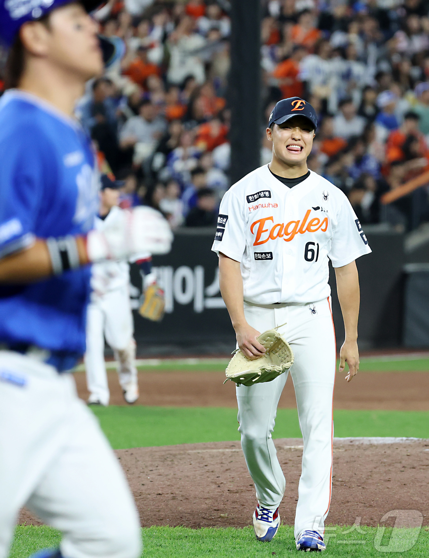 (대전=뉴스1) 김기남 기자 = 14일 대전 한화생명볼파크에서 열린 2026 신한 SOL KBO리그 삼성 라이온즈와 한화 이글스의 경기에서 7회초 무사 만루 위기를 넘긴 한화 정우 …