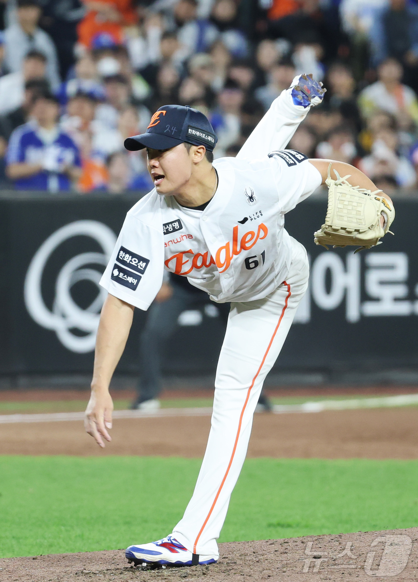 (대전=뉴스1) 김기남 기자 = 14일 대전 한화생명볼파크에서 열린 2026 신한 SOL KBO리그 삼성 라이온즈와 한화 이글스의 경기 7회초 무사 만루 상황, 한화 정우주가 투구 …