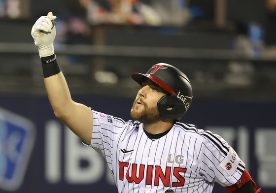 '8연승' LG, 10승 선착+단독 선두…'김도영 만루포' KIA, 5연승 행진(종합)