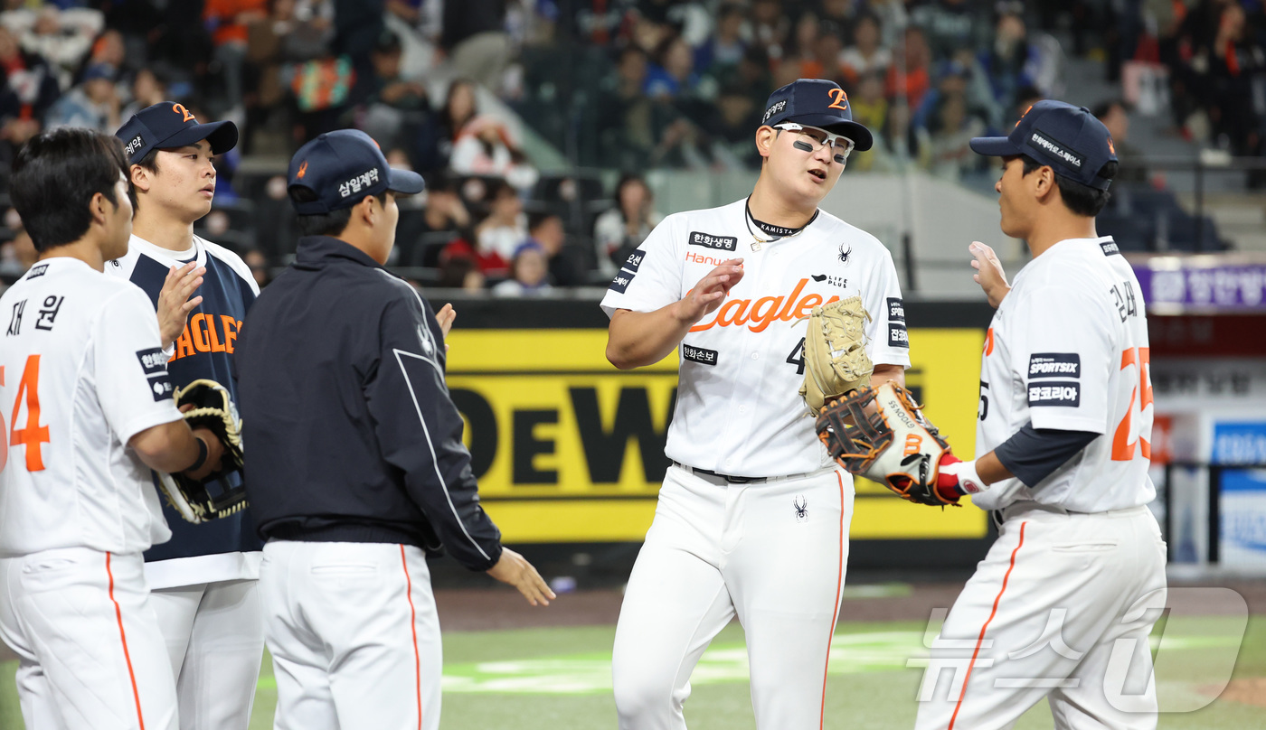 (대전=뉴스1) 김기남 기자 = 14일 대전 한화생명볼파크에서 열린 2026 신한 SOL KBO리그 삼성 라이온즈와 한화 이글스의 경기 8회초 2사 만루 상황, 한화 김서현이 구원 …