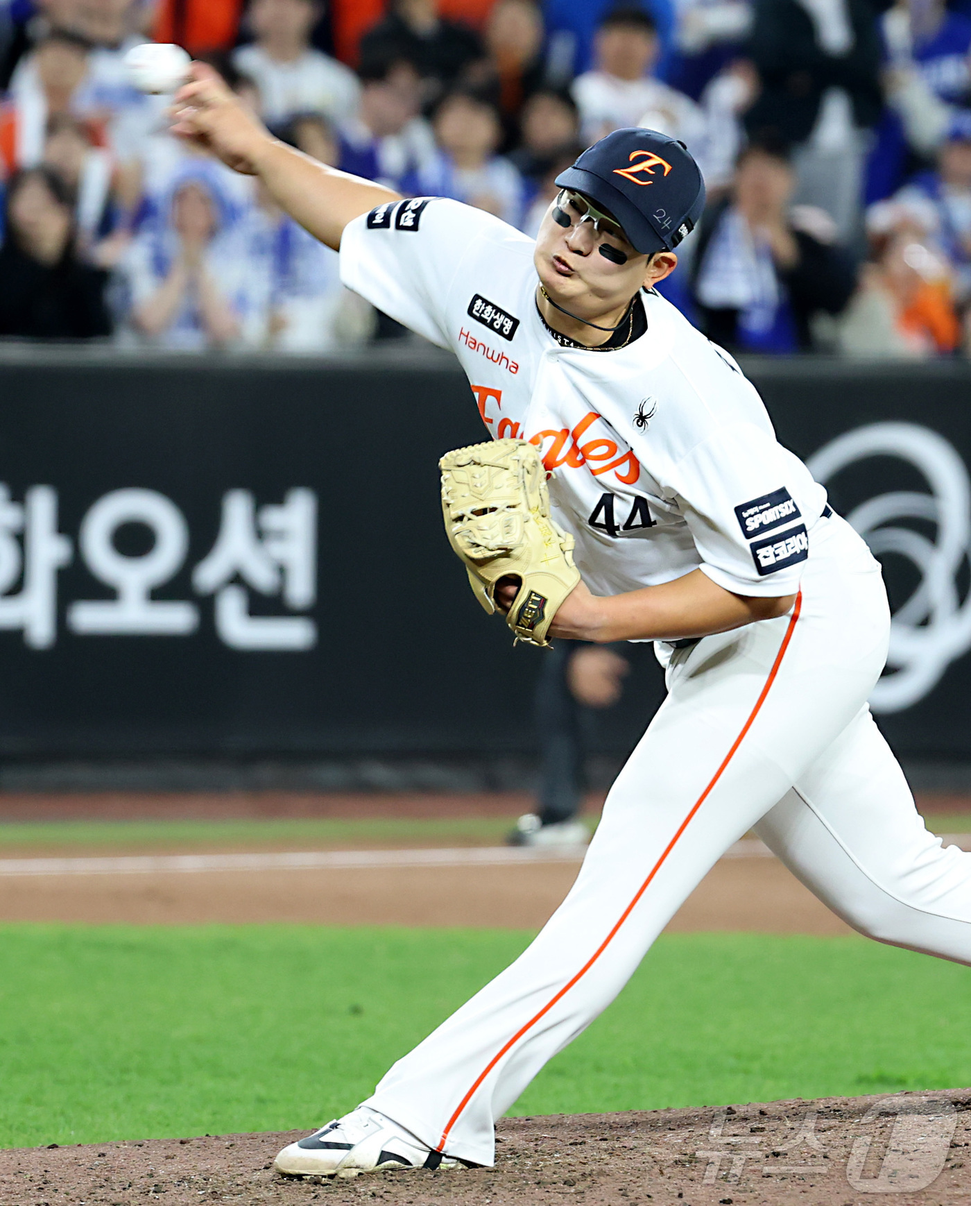 (대전=뉴스1) 김기남 기자 = 14일 대전 한화생명볼파크에서 열린 2026 신한 SOL KBO리그 삼성 라이온즈와 한화 이글스의 경기 8회초 2사 만루상황, 한화 김서현이 구원 …