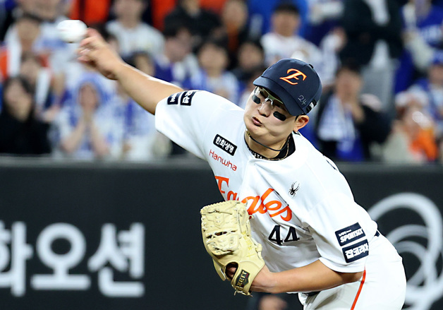 투구하는 김서현