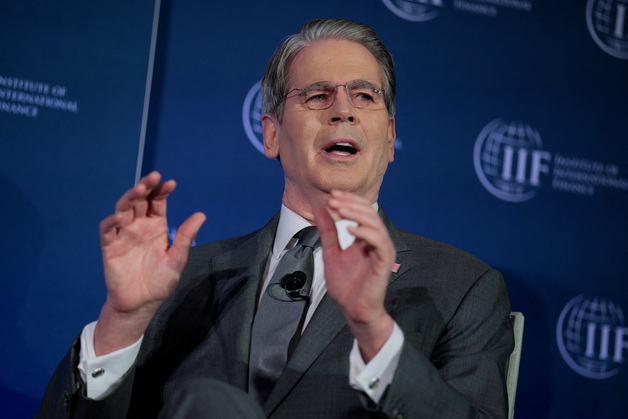 美재무 "중국, 이란 전쟁 기간 석유 비축량 더 늘려…신뢰할 수 없어"