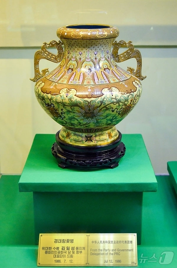 (평양 노동신문=뉴스1) = 북한 노동당 기관지 노동신문은 15일 지난 1986년 7월 북중 우호, 협조 및 상호 원조에 관한 조약 체결 25주년 기념행사에 참가하기 위해 방북한 …