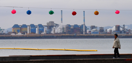 부처님 오신날 봉축 연등 걸린 영일대해수욕장