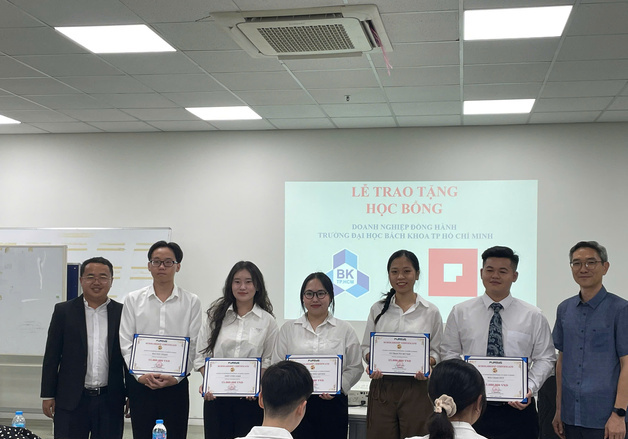 "베트남 현지 공간전문가 육성"…퍼시스, 호치민 공대생에 장학금