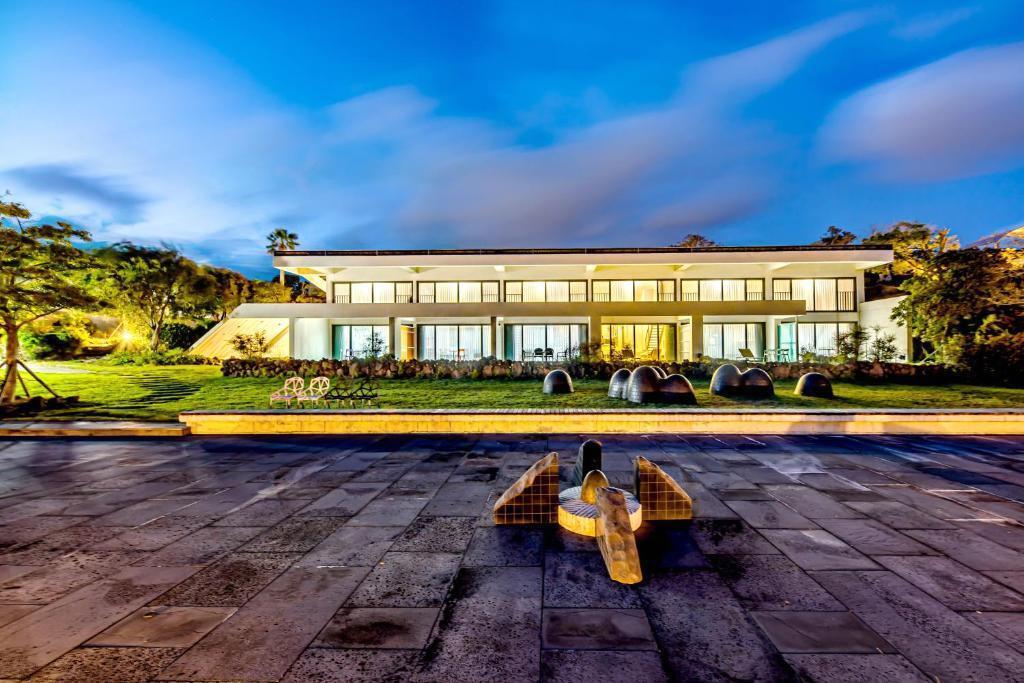 본문 이미지 - 제주 서귀포 봄스테이&미술관(부킹닷컴 제공)