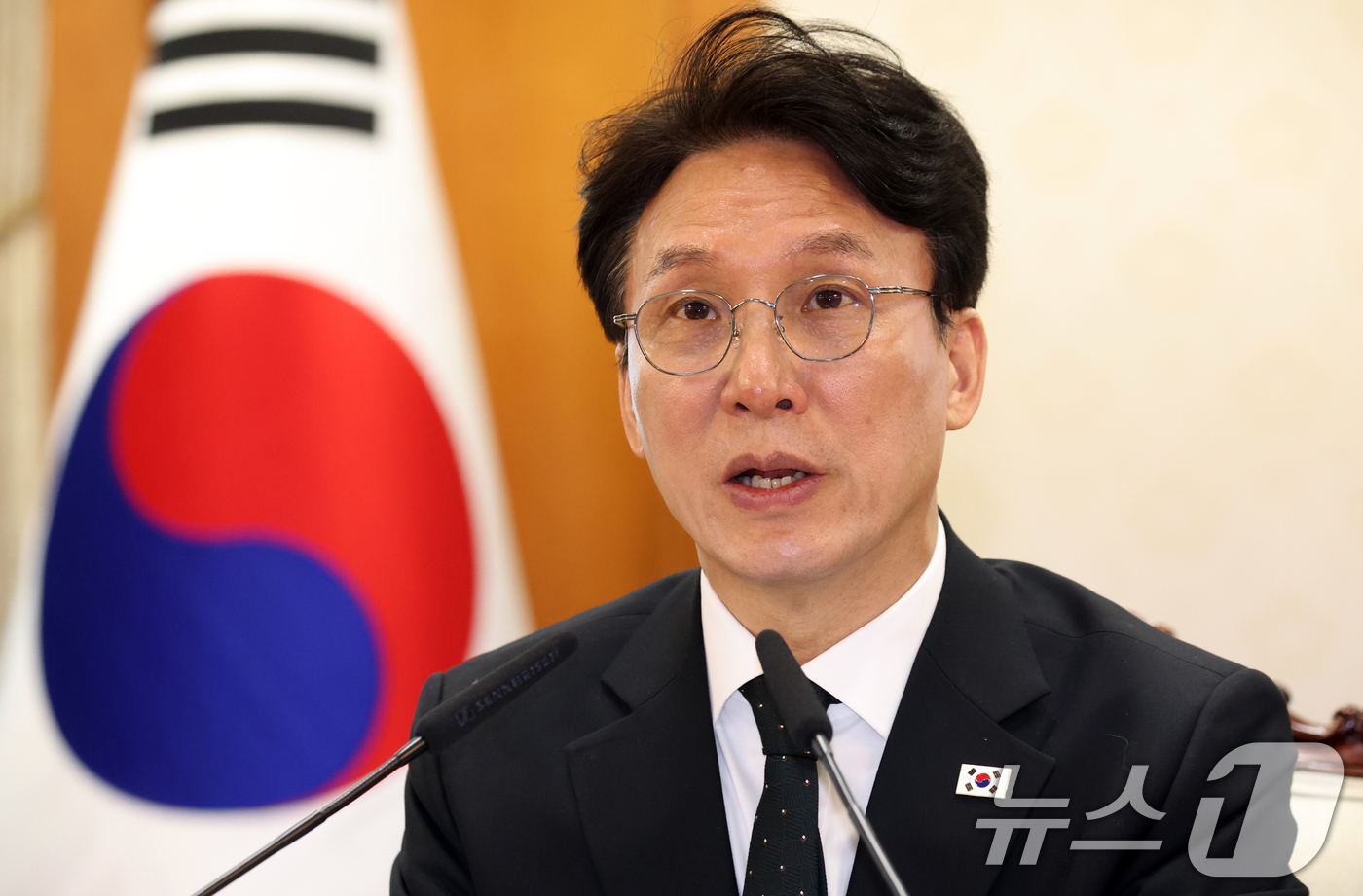 (서울=뉴스1) 김명섭 기자 = 김민석 국무총리가 15일 오전 서울 종로구 세종대로 정부서울청사에서 열린 제5차 비상경제본부 회의에서 모두 발언을 하고 있다. 2026.4.15/뉴 …