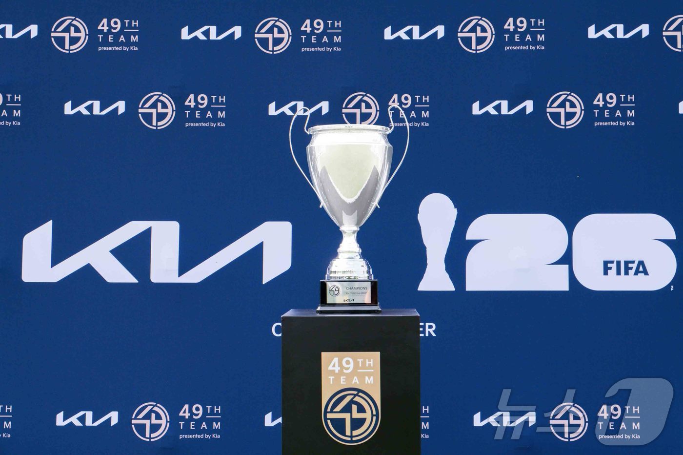 (서울=뉴스1) = 기아가 FIFA 월드컵 2026 파트너십의 핵심 프로그램 '오피셜 매치볼 캐리어'를 확장한 글로벌 유소년 축구 대회 'OMBC컵'을 성공적으로 개최했다고 15일 …