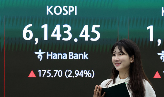전고점 바짝 추격한 코스피…3%대 올라 6150선 회복[개장시황]