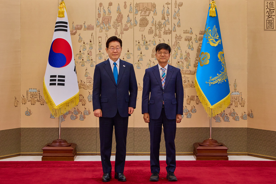 이재명 대통령, 이병태 규제합리화위원회 부위원장 위촉장 수여