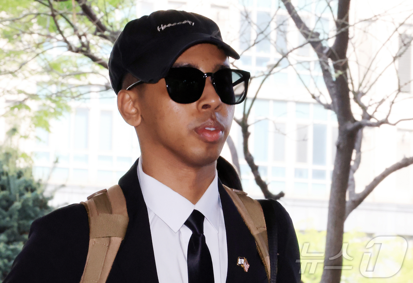 (서울=뉴스1) 김진환 기자 = 미국인 유튜버 조니 소말리(본명 램지 칼리드 이스마엘)가 15일 오전 서울 마포구 서울서부지법에서 열린 업무방해·경범죄처벌법 위반 1심 선고 공판에 …