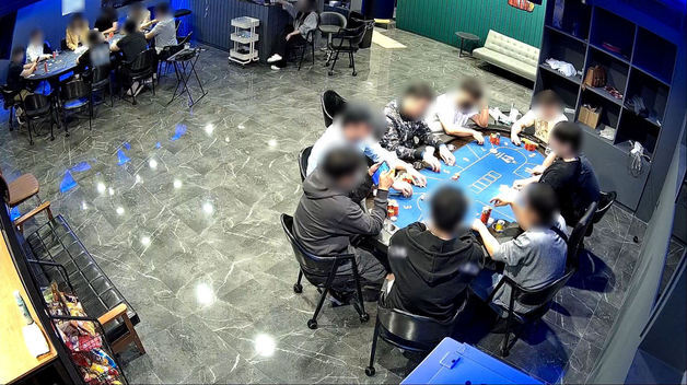 홀덤펍 위장 불법 환전 도박장 운영 일당 25명 검거…7명 구속