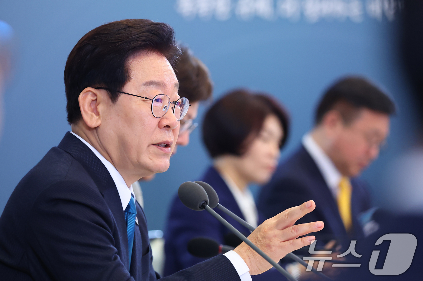 (서울=뉴스1) 이재명 기자 = 이재명 대통령이 15일 청와대에서 열린 규제합리화위원회 제1차 전체회의에서 발언을 하고 있다. 2026.4.15/뉴스1