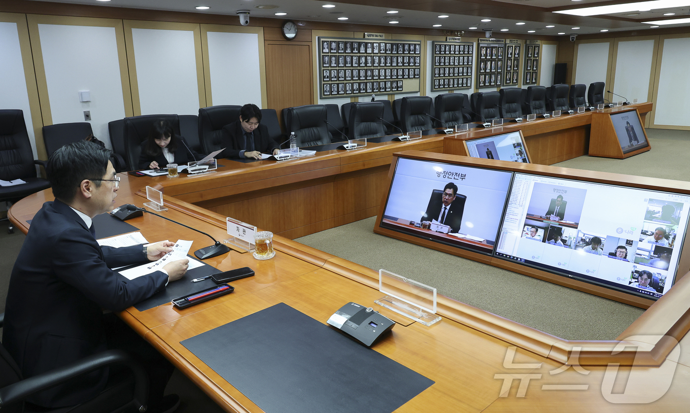 (서울=뉴스1) = 김민재 행정안전부 차관이 15일 오전 서울 종로구 정부서울청사에서 2026 여수세계섬박람회 추진상황 점검 영상회의를 주재하고 있다. (행정안전부 제공. 재판매 …