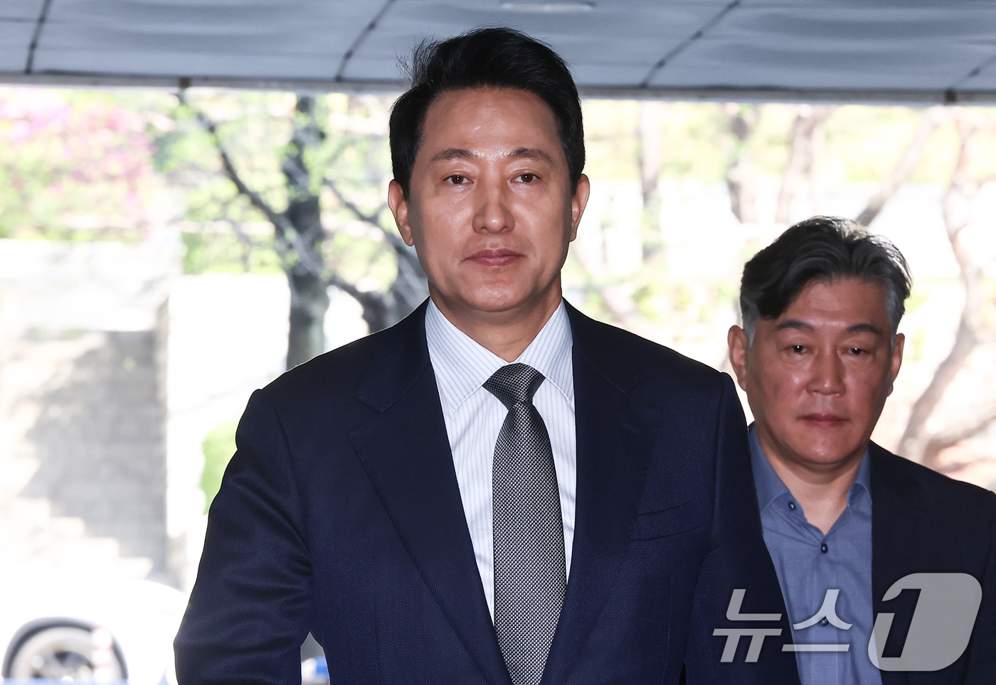 (서울=뉴스1) 김도우 기자 = 오세훈 서울시장이 15일 서울 서초구 서울중앙지방법원에서 열린 정치자금법 위반 관련 공판에 출석하고 있다. 2026.4.15/뉴스1