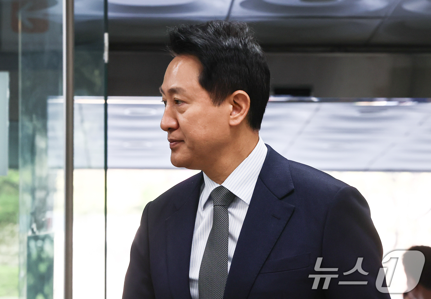 (서울=뉴스1) 김도우 기자 = 오세훈 서울시장이 15일 서울 서초구 서울중앙지방법원에서 열린 정치자금법 위반 관련 공판에 출석하고 있다. 2026.4.15/뉴스1