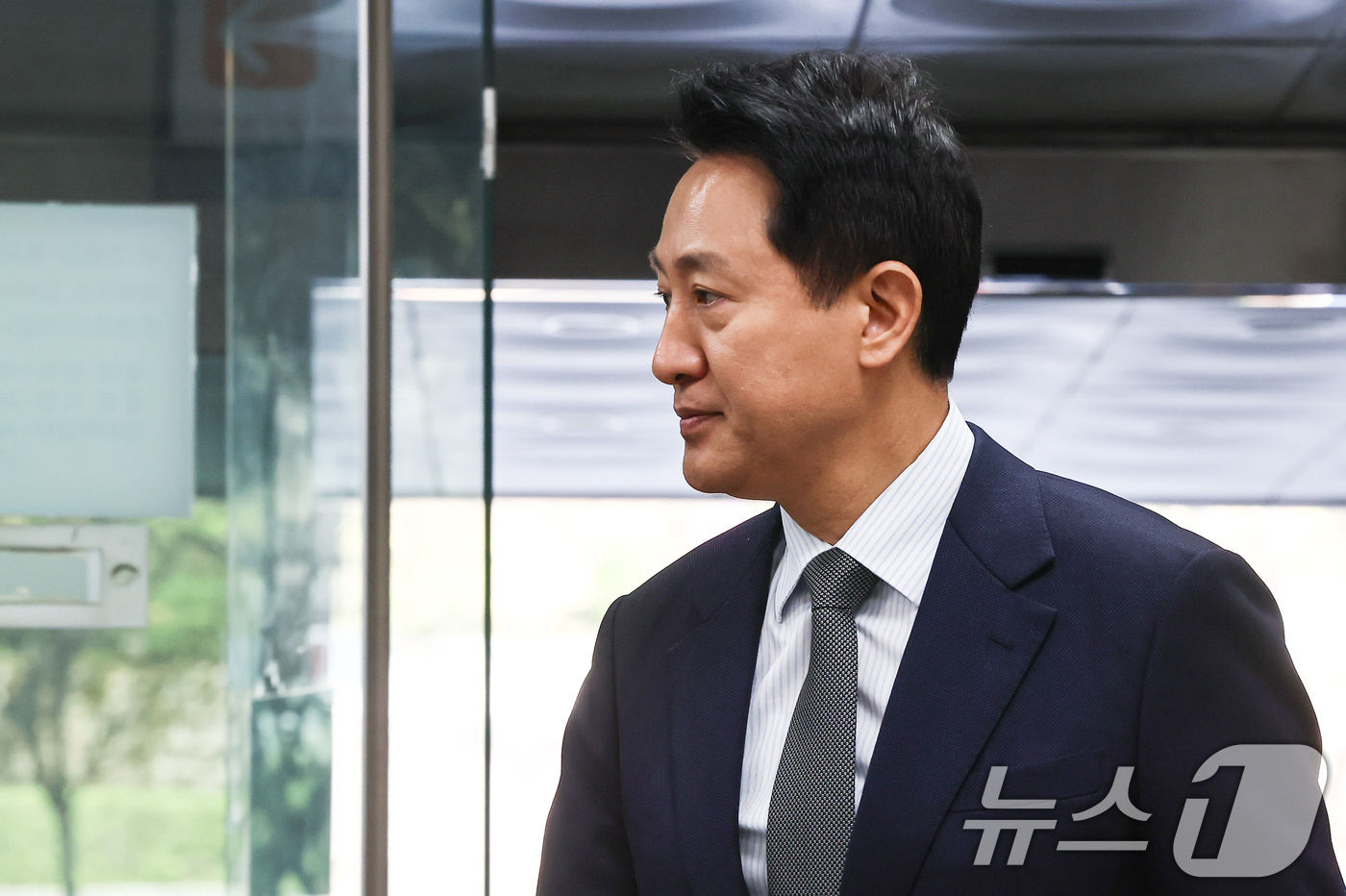 (서울=뉴스1) 김도우 기자 = 오세훈 서울시장이 15일 서울 서초구 서울중앙지방법원에서 열린 정치자금법 위반 관련 공판에 출석하고 있다. 2026.4.15/뉴스1