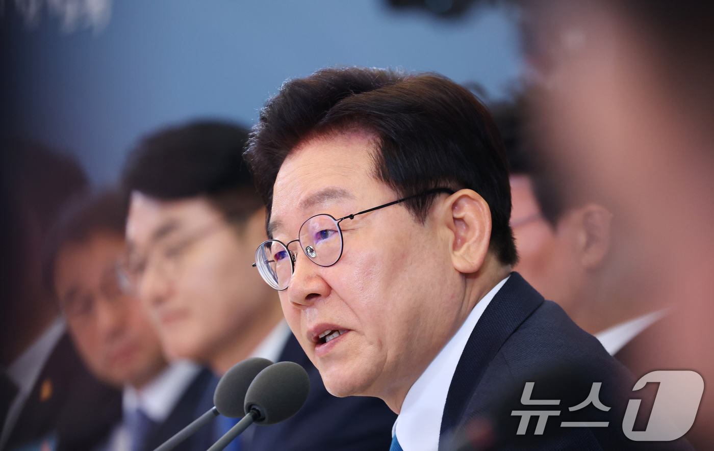 (서울=뉴스1) 이재명 기자 = 이재명 대통령이 15일 청와대에서 열린 규제합리화위원회 제1차 전체회의에서 발언을 하고 있다. 2026.4.15/뉴스1