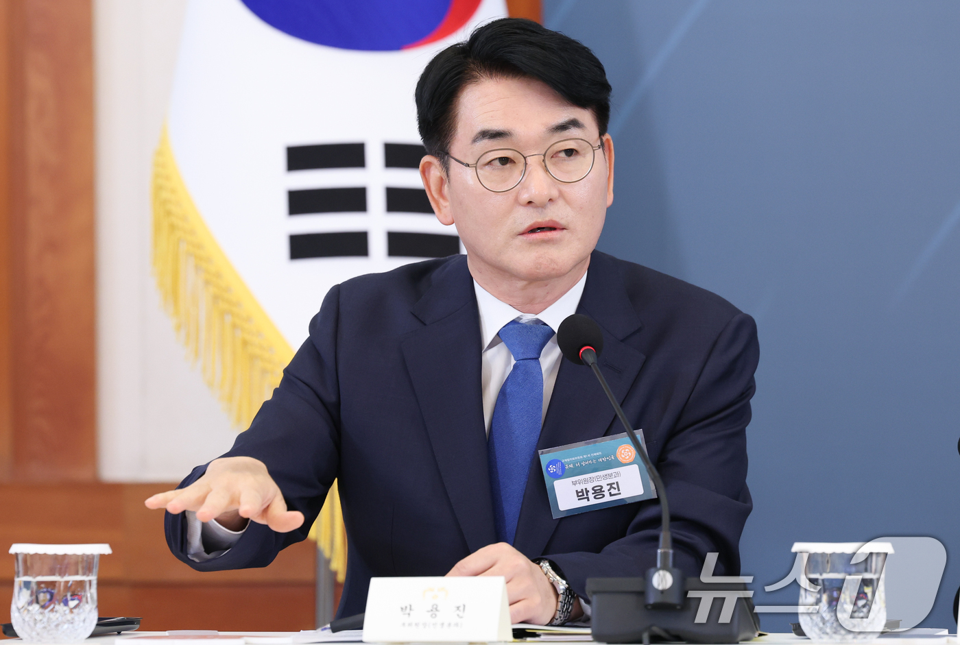 (서울=뉴스1) 이재명 기자 = 박용진 규제합리화위원회 부위원장이 15일 청와대에서 열린 규제합리화위원회 제1차 전체회의에서 발언을 하고 있다. 2026.4.15/뉴스1