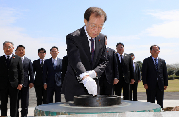 제주4·3평화공원 찾은 이석연 통합위원장