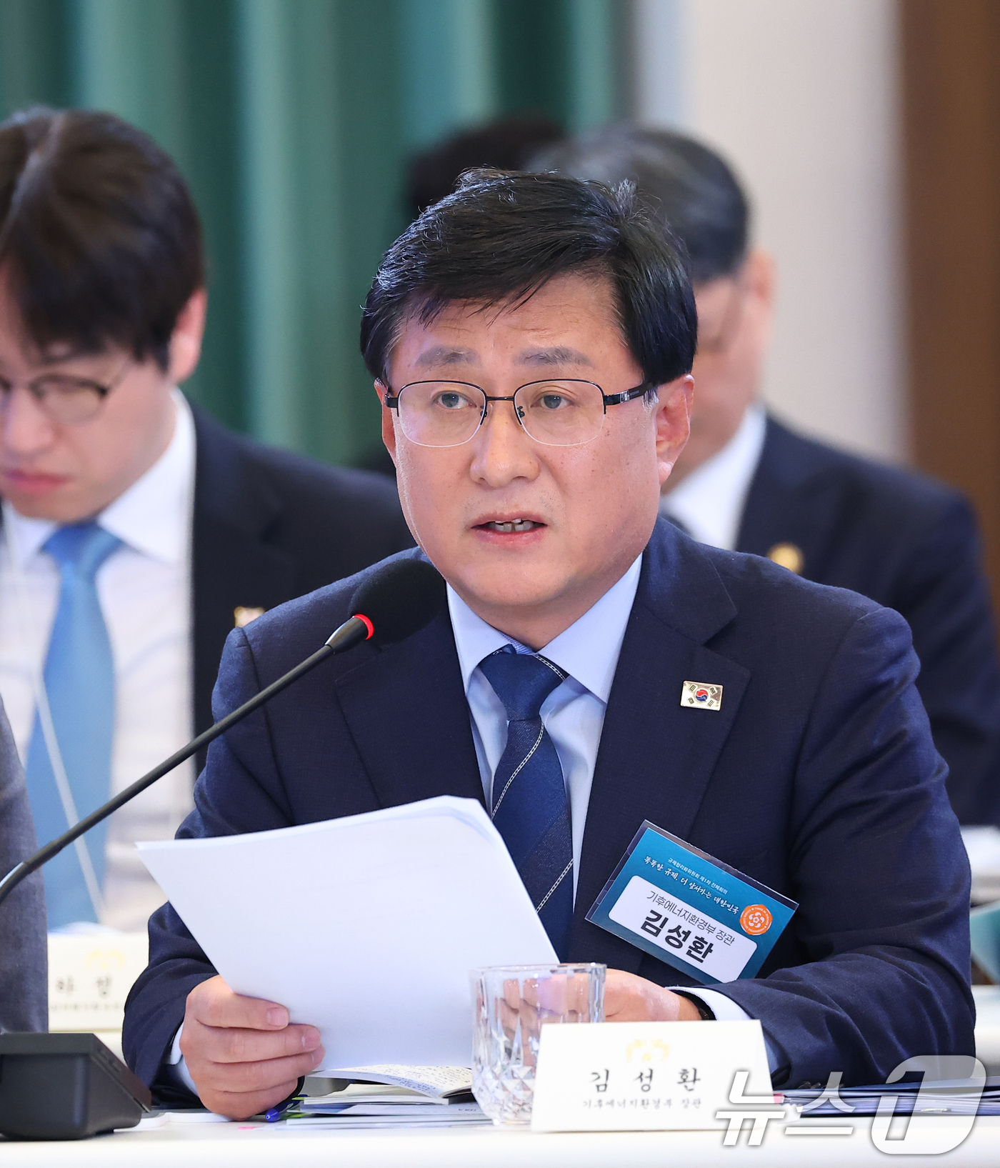 (서울=뉴스1) 이재명 기자 = 김성환 기후에너지환경부 장관이 15일 청와대에서 열린 규제합리화위원회 제1차 전체회의에서 발언을 하고 있다. 2026.4.15/뉴스1