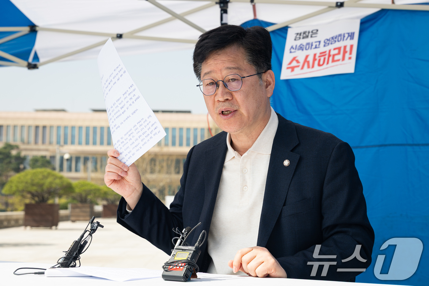 (서울=뉴스1) 유승관 기자 = 6·3 지방선거 더불어민주당 전북지사 경선에서 탈락한 안호영 의원이 15일 서울 여의도 국회 본관 앞 단식농성장에서 이원택 의원의 '식사비 대납' …