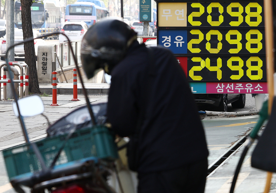 이르면 17일 전국 휘발유 평균가 2000원 돌파…2022년 이후 4년만