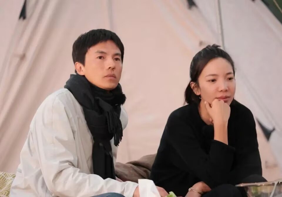 본문 이미지 - 중국 배우 송닝펑(오른쪽)과 아내 장완팅.(웨이보 갈무리)