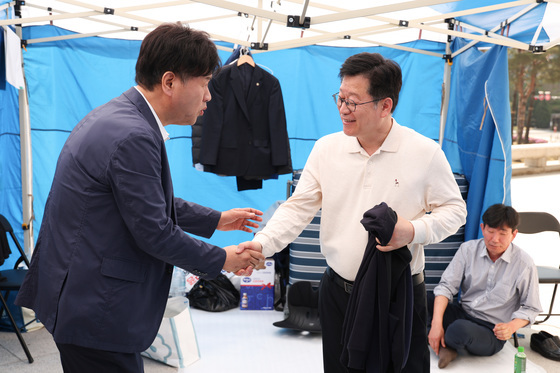 안호영 단식농성장 찾은 김용