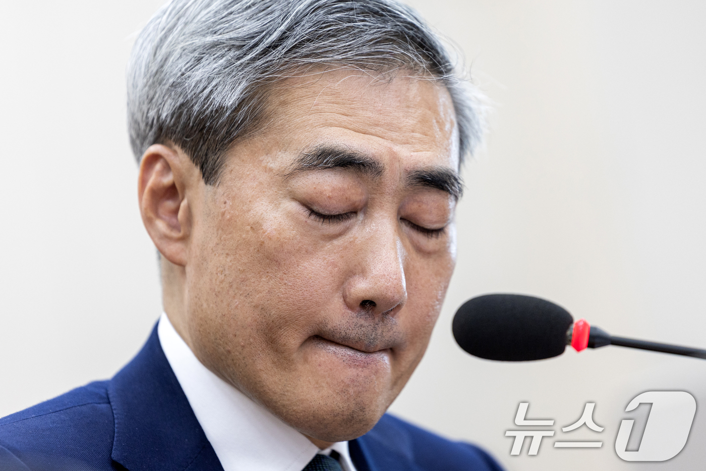 (서울=뉴스1) 이승배 기자 = 신현송 한국은행 총재 후보자가 15일 서울 여의도 국회에서 열린 제434회국회(임시회) 재정경제기획위원회 인사청문회에서 입을 다물고 있다. 2026 …