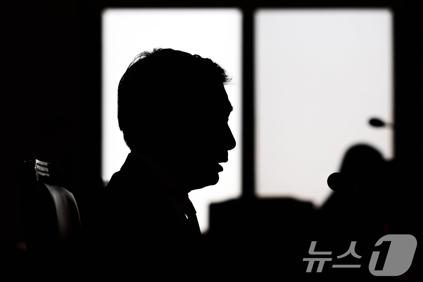 본문 이미지 - 신현송 한국은행 총재 후보자가 15일 서울 여의도 국회에서 열린 제434회국회(임시회) 재정경제기획위원회 인사청문회에서 의원 질의에 답변하고 있다. ⓒ 뉴스1 이승배 기자