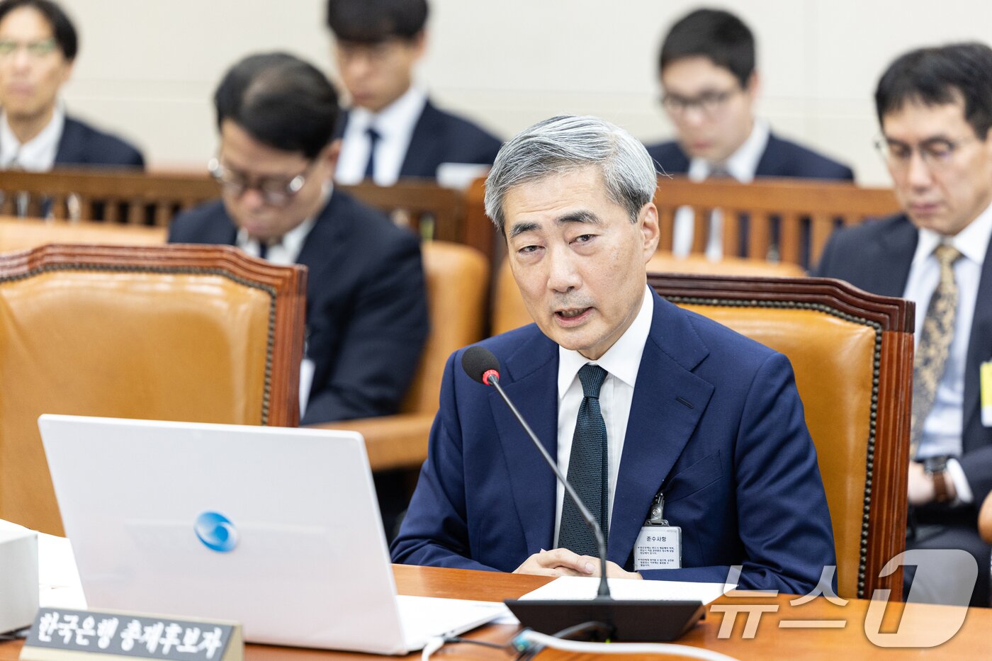 본문 이미지 - 신현송 한국은행 총재 후보자가 15일 서울 여의도 국회에서 열린 제434회국회(임시회) 재정경제기획위원회 인사청문회에서 의원 질의에 답변하고 있다. 2026.4.15 ⓒ 뉴스1 이승배 기자