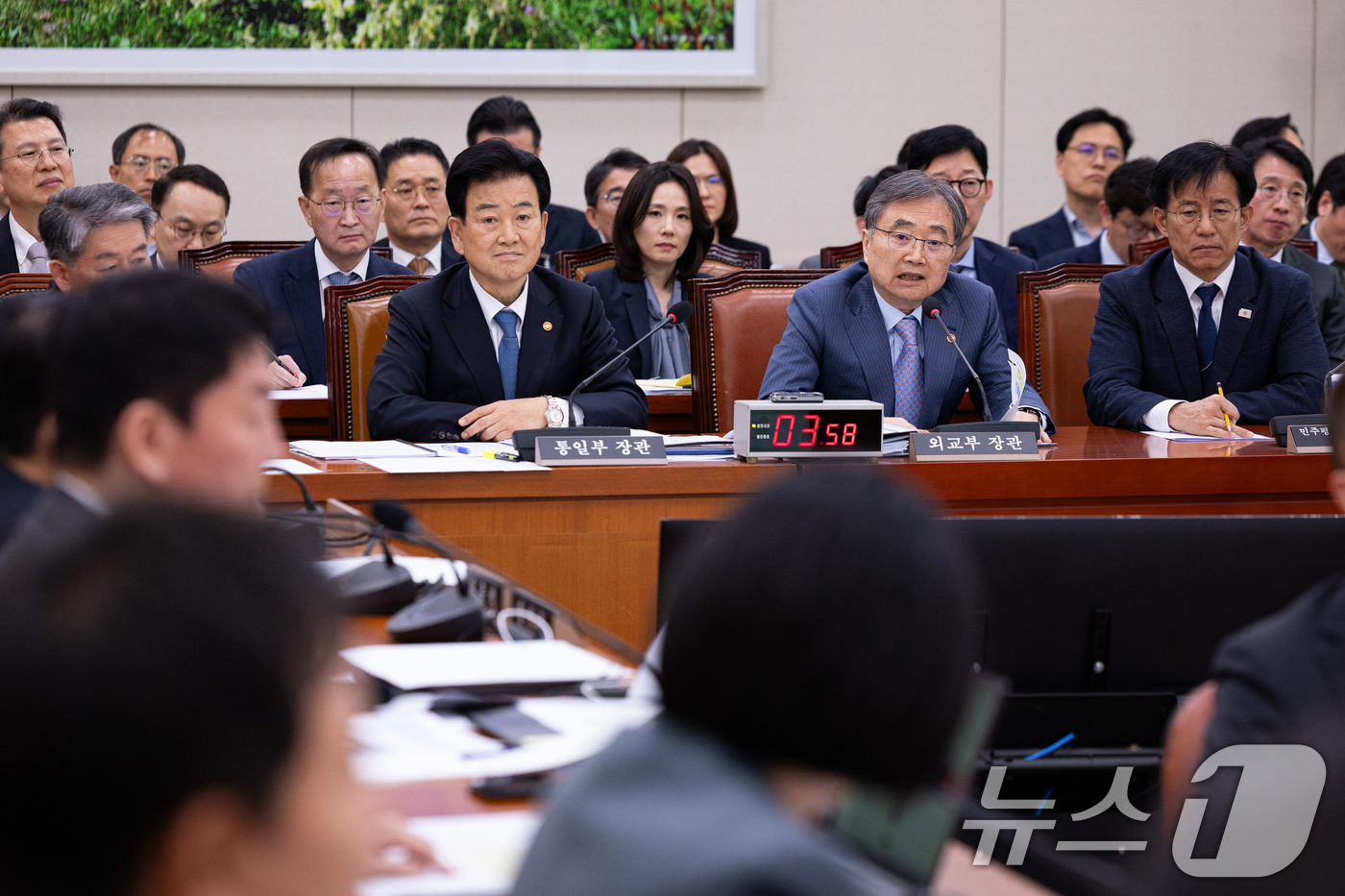 (서울=뉴스1) 유승관 기자 = 조현 외교부 장관이 15일 서울 여의도 국회에서 열린 제434회 국회(임시회) 외교통일위원회 제1차 전체회의에서 의원들의 현안 질의에 답하고 있다. …