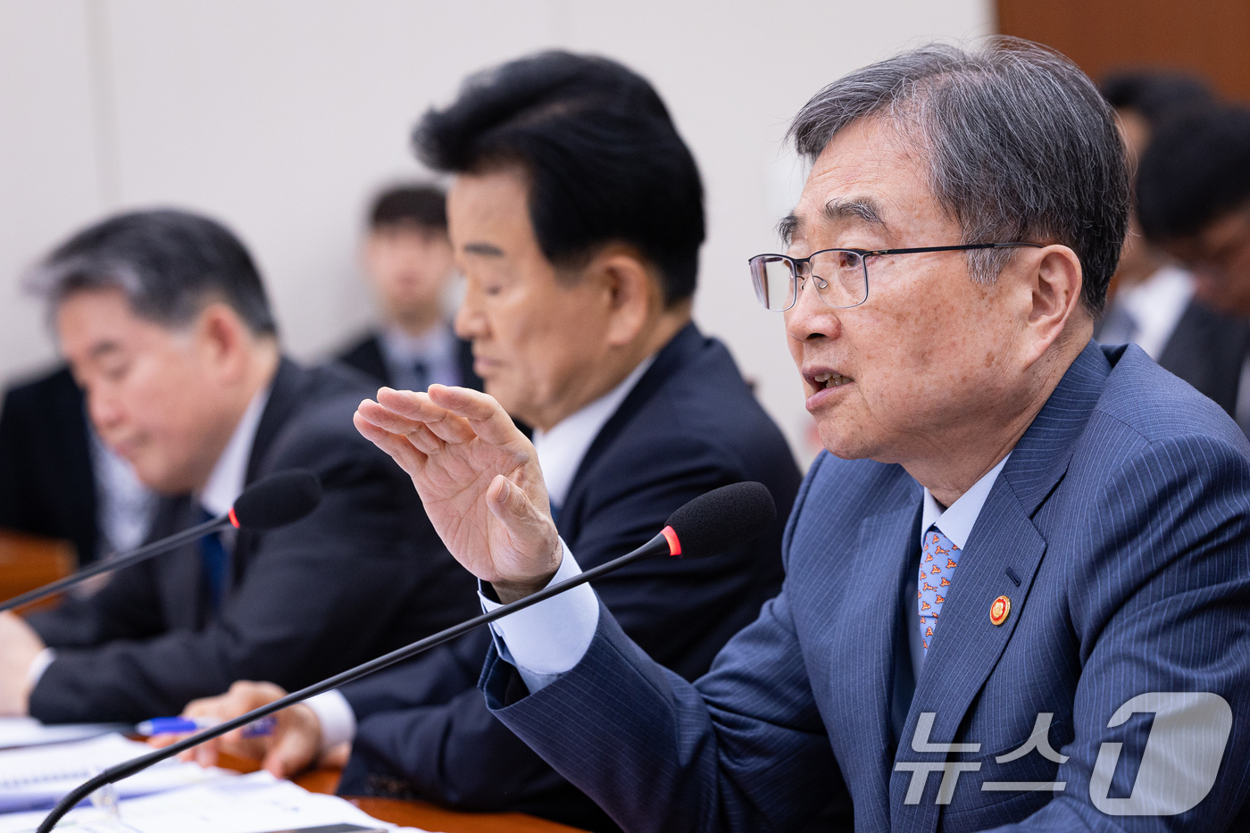 (서울=뉴스1) 유승관 기자 = 조현 외교부 장관이 15일 서울 여의도 국회에서 열린 제434회 국회(임시회) 외교통일위원회 제1차 전체회의에서 의원들의 현안 질의에 답하고 있다. …