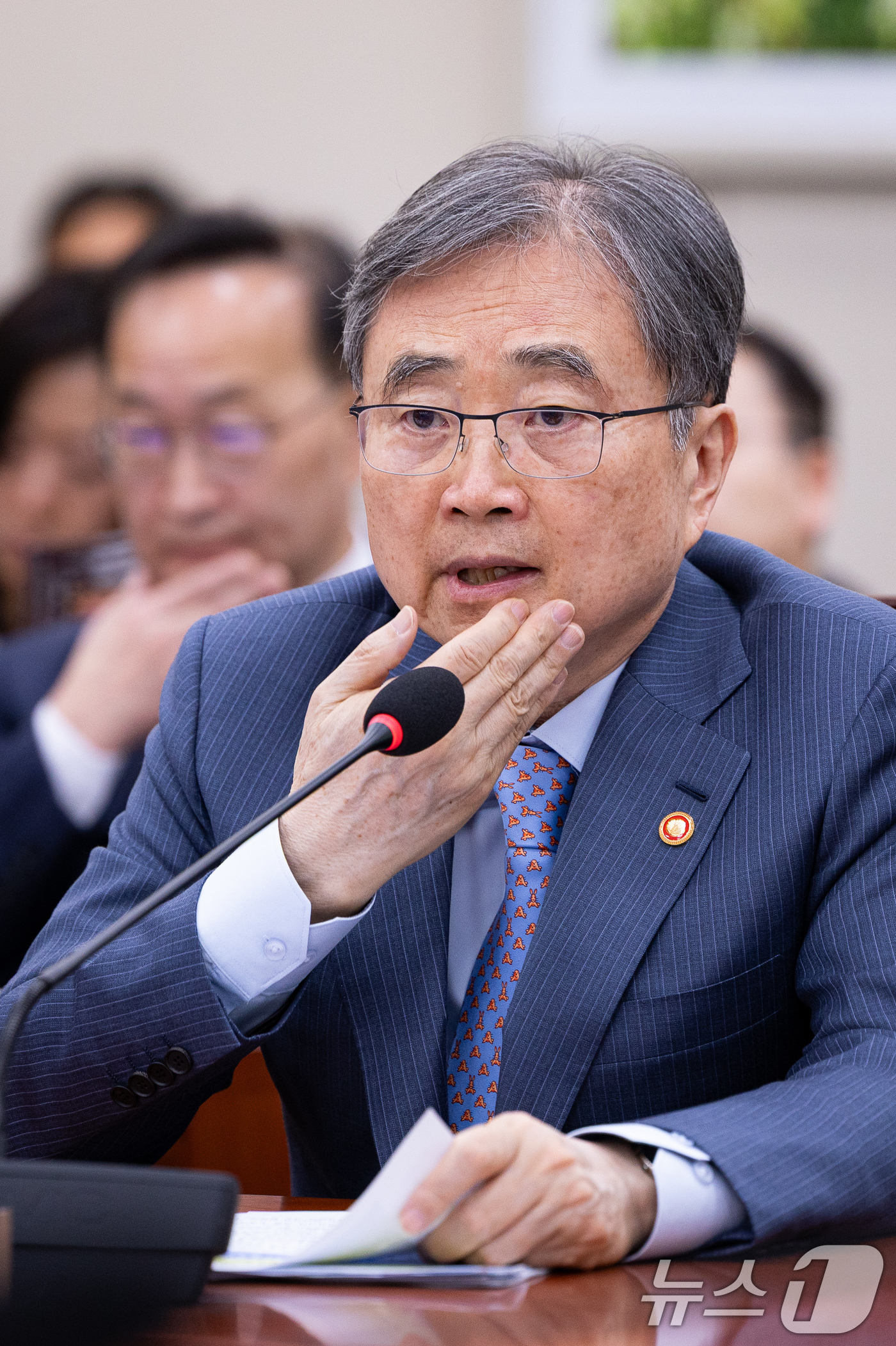 (서울=뉴스1) 유승관 기자 = 조현 외교부 장관이 15일 서울 여의도 국회에서 열린 제434회 국회(임시회) 외교통일위원회 제1차 전체회의에서 의원들의 현안 질의에 답하고 있다. …