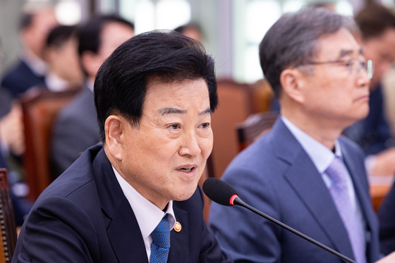 정동영 통일부 장관, 현안질의 답변