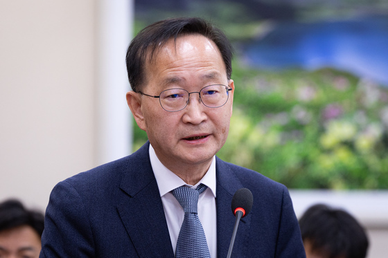 답변하는 김남중 통일부 차관