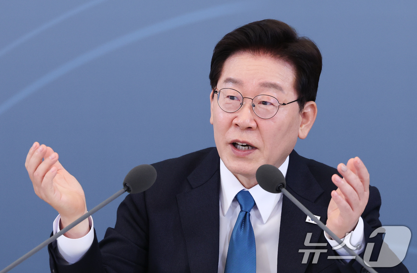 (서울=뉴스1) 이재명 기자 = 이재명 대통령이 15일 청와대에서 열린 규제합리화위원회 제1차 전체회의에서 발언을 하고 있다. 2026.4.15/뉴스1