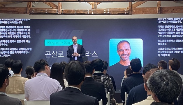 "동시 통역사 도전장"…딥엘 AI로 40개국어 실시간 통역 서비스