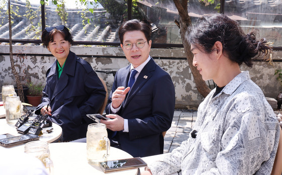 현장 찾은 정원오…북촌 상인과 대화